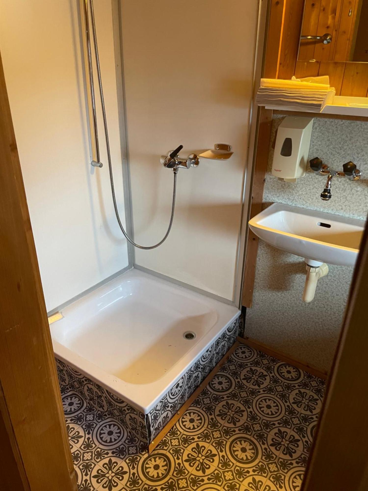 Gaestehaus Alpina In Fanas Ngoại thất bức ảnh