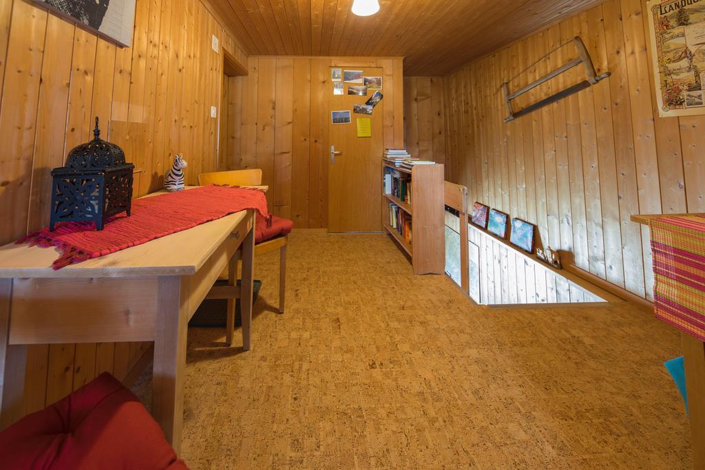 Gaestehaus Alpina In Fanas Ngoại thất bức ảnh