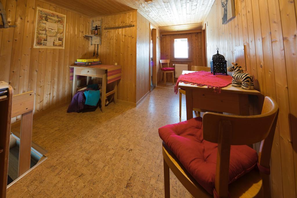 Gaestehaus Alpina In Fanas Ngoại thất bức ảnh